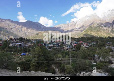 Sangla ist eine Stadt im Baspa-Tal, auch als Sangla-Tal bezeichnet, im Kinnaur-Distrikt von Himachal Pradesh, Indien, in der Nähe der Tibeter Stockfoto