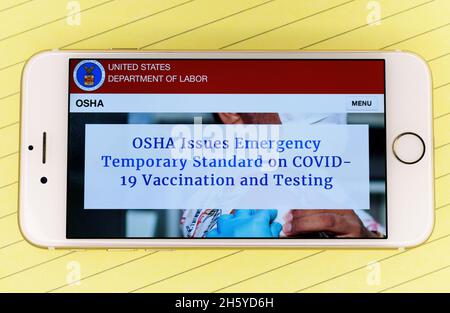 OSHA Emergency Temporary Standard on COVID-19 Impfungs- und Testbenachrichtigung auf der Webseite des US-Arbeitsministeriums - Washington, D.C. Stockfoto