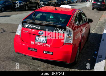 San Francisco Taxicab Zeichen auf der Stoßstange des Schwungrad Taxi-Fahrzeug - San Francisco, Kalifornien, USA - 2021 Stockfoto