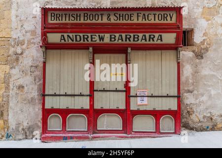 VALLETTA, MALTA - 6. NOVEMBER 2017: Britische Schuh- und Schuhfabrik in Valletta, der Hauptstadt von Malta Stockfoto