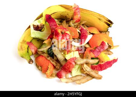 Haufen von verschiedenen organischen Abfällen auf weißem Hintergrund isoliert. Abfall von Gemüse und Obst für Kompost. Stockfoto