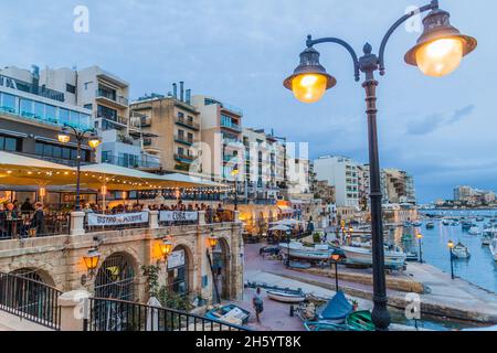 SAN GILJAN, MALTA - 11. NOVEMBER 2017: Hafengebiet von San Giljan in Malta Stockfoto