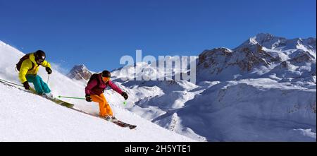 FRANKREICH, LA PLAGNE, SAVOY ( 73 ), SKI AUF DER STRECKE HINUNTER ZUM DORF CHAMPAGNY EN VANOISE Stockfoto