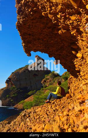 FRANKREICH, BOUCHES DU RHONE ( 13 ), LA CIOTAT, DIE CALANQUE VON FIGUEROLLES, AUF DER RÜCKSEITE DER BERG NAMENS CAPUCIN IM NATIONALPARK VON CALANQUES, PROV Stockfoto