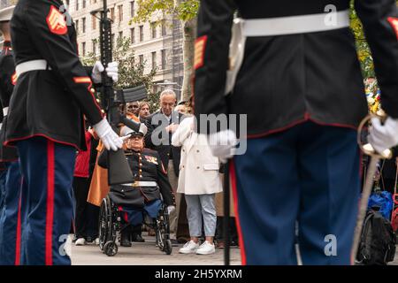 New York, NY - 11. November 2021: Atmosphäre während der Wreath Laying Ceremony am Veterans Day im Madison Square Park Stockfoto