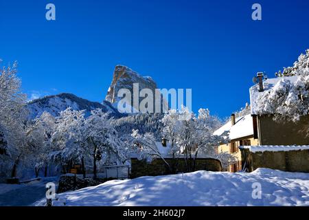 FRANKREICH, ISERE ( 38 ), SAINT MICHEL LES PORTES , DAS DORF UND DER MONT AIGUILLE IM NATURPARK VERCORS Stockfoto