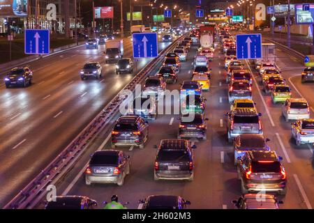 Staus Moskau Dritter Transportring Nachtlichter.Russland, Moskau, 13okt2021. Stockfoto