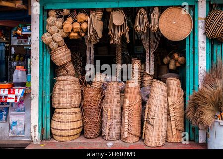 Juli 2017. Lokale Rattan-Produkte, wie Körbe in verschiedenen Größen, zum Verkauf in Puerto Princesa, Palawan, Philippinen. Stockfoto