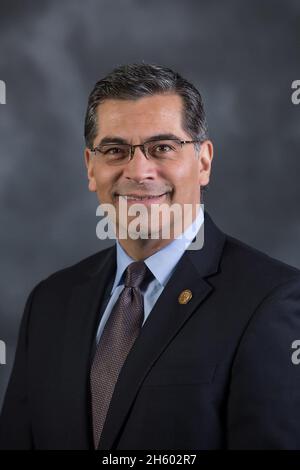 Offizielles Porträt des Generalanwalts von Kalifornien Xavier Becerra Ca. 16. März 2017 Stockfoto