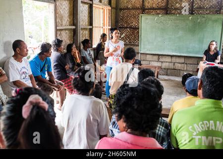 Juli 2017. Community-Treffen zur Besprechung von Unternehmenungsprojekten. Aborlan, Barangay Sagpangan, Palawan, Philippinen. Stockfoto