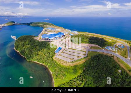 Wladiwostok, Russland, 25.07.2021. Ozeanarium auf der Insel Russkiy in Wladiwostok Luftaufnahme Stockfoto