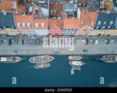 Luftdrohne Ansicht von Nyhavn in Kopenhagen, Dänemark Stockfoto