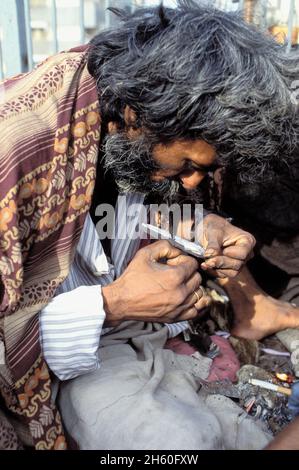 Heroïne addict, Karachi, sind Province, Pakistan Stockfoto