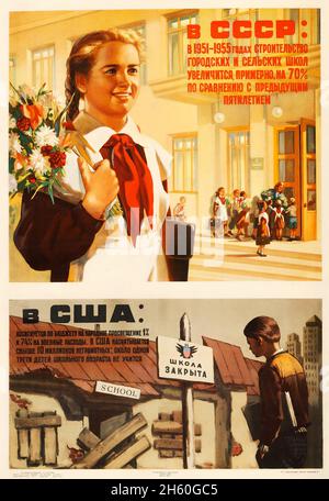 Schulen in der UdSSR und den USA (Moskau, 1955). Russisches Propagandaposter. Stockfoto