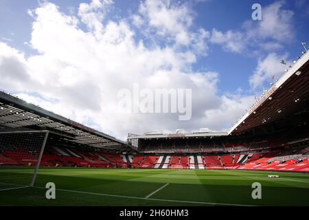 Aktenfoto vom 27-03-2021 von einer Gesamtansicht des Old Trafford, Manchester. Manchester United Women wird in Old Trafford wieder in dieser Saison spielen, nachdem es angekündigt wurde, ihre Frauen Super League Spiel mit Everton am 27. März im Stadion stattfinden wird. Ausgabedatum: Freitag, 12. November 2021). Stockfoto