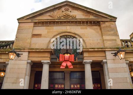 Weihnachtsdekoration auf dem Covent Garden Market, London, Großbritannien. November 2021. Stockfoto