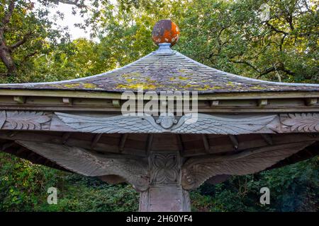 Angel’s Wings bietet Schutz auf dem South West Coast Path zwischen Clovelly und Mouthmill Cove North Devon, erbaut im 19. Jahrhundert von Sir James Hamlyn Williams. Stockfoto