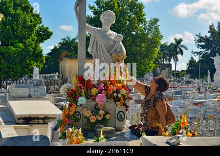 Kolon-Friedhof (Cementerio de Cristóbal Colón) - Trauer um die Verstorbenen, La Habana (Havanna), Habana, Kuba Stockfoto