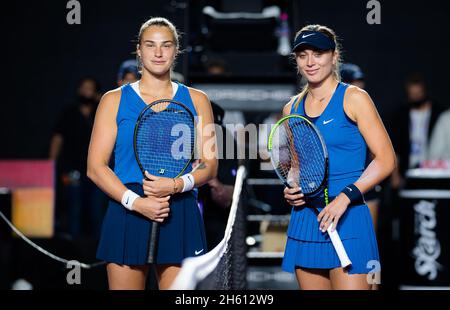 Guadalajara, Mexiko. November 2021. Aryna Sabalenka aus Weißrussland und Paula Badosa aus Spanien vor dem ersten Round-Robin-Spiel beim Akron WTA Finals Guadalajara 2021, Masters WTA Tennisturnier am 11. November 2021 in Guadalajara, Mexiko - Foto: Rob Prange/DPPI/LiveMedia Kredit: Independent Photo Agency/Alamy Live News Stockfoto