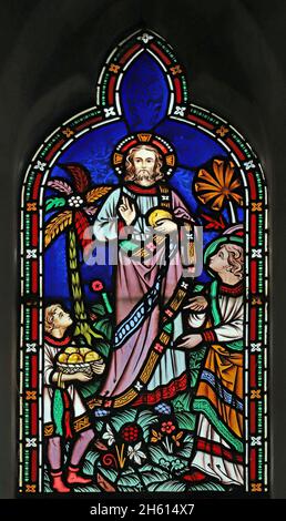 Ein Buntglasfenster von Frederick Preedy, das Jesus bei der Fütterung der Fünftausend darstellt, Church of St Mary & St Milburgh, Offenham, Worcestershire Stockfoto