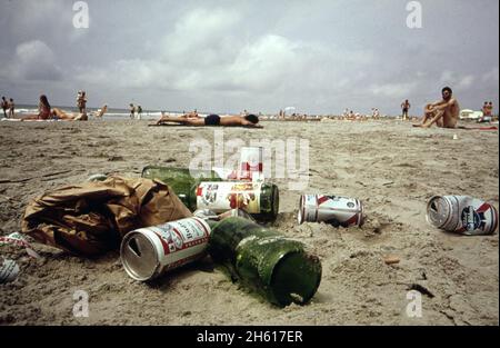 Übersäter Strand auf der Isle of Palms Ca. Mai 1973 Stockfoto