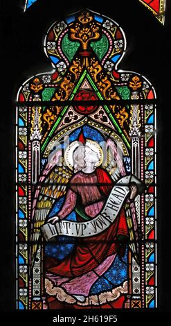 Buntglasfenster von 1855 von Frederick Preedy (1820-1898), das die Himmelfahrt Jesu darstellt, St James Church, Harvington, Worcestershire Stockfoto