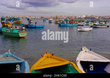 Egypte, Basse Egypte, la Côte méditerranéenne, Alexandrie, Front de mer et Port de peche. // Ägypten, Alexandria, Fischerhafen. Stockfoto