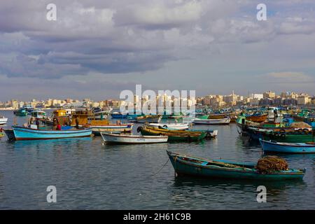 Egypte, Basse Egypte, la Côte méditerranéenne, Alexandrie, Front de mer et Port de peche. // Ägypten, Alexandria, Fischerhafen. Stockfoto