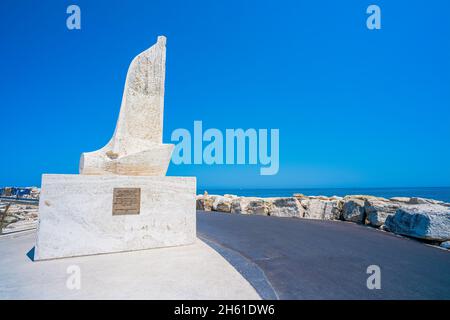 Strand und Palmen an der Riviera Küste von San Benedetto del Tronto Marche Italien Stockfoto