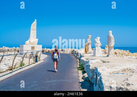 Strand und Palmen an der Riviera Küste von San Benedetto del Tronto Marche Italien Stockfoto