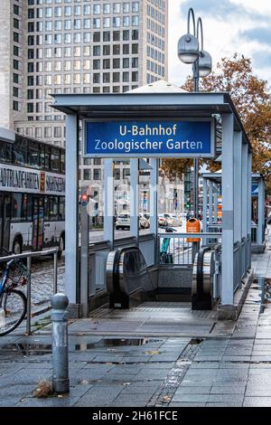 U-Bahnstation Zoologischer Garten U-Bahn Eingang in Charlottenburg, Berlin Stockfoto