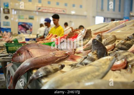 Tangier, Marokko Fischhändler auf dem 'Central Fish Market' von Tangier. Stockfoto