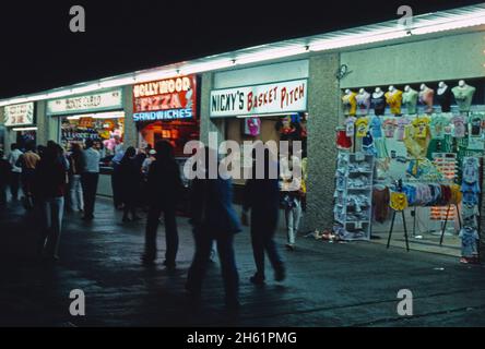 Boardwalk bei Nacht, Wildwood, New Jersey; ca. 1978. Stockfoto