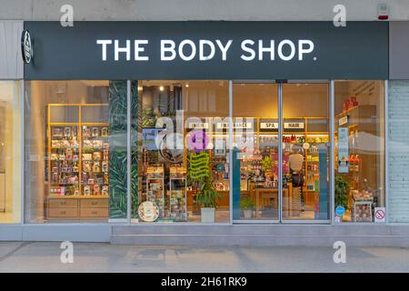 Novi Sad, Serbien - 21. September 2021: Kosmetikgeschäft The Body Shop in der Modene Street in Novi Sad. Stockfoto