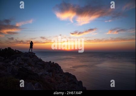 Schöner Sonnenaufgang in Faliraki Ostküste der Griechen, Anthony Quinn Bay, Rhodos, Griechenland Stockfoto