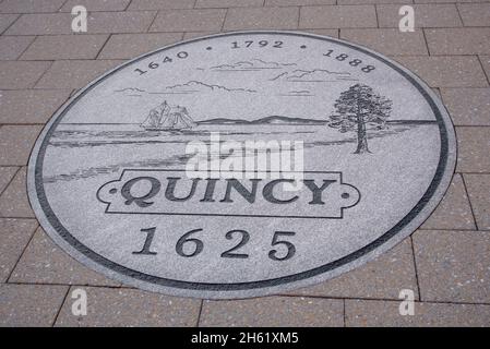 Kreisförmige Plakette in Quincy, Massachusetts, USA Stockfoto