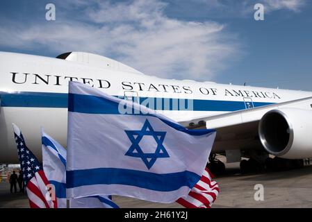 Berichtet: Verteidigungsminister Dr. Mark Esper kommt am 29. Oktober 2020 in Tel Aviv, Israel, an. Stockfoto