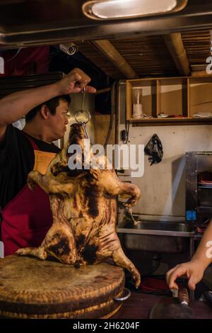 Ferkel Zubereitung, Street Food, Nachtmarkt, Dongdamen Nachtmarkt hualien Stockfoto