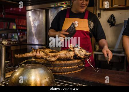 Ferkel Zubereitung, Street Food, Nachtmarkt, Dongdamen Nachtmarkt hualien Stockfoto