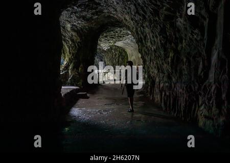 Touristen in Felsformationen in taroko Schlucht Nationalpark Stockfoto