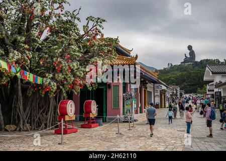 Pfad zum tian tan buddha auf der Insel lantau Stockfoto