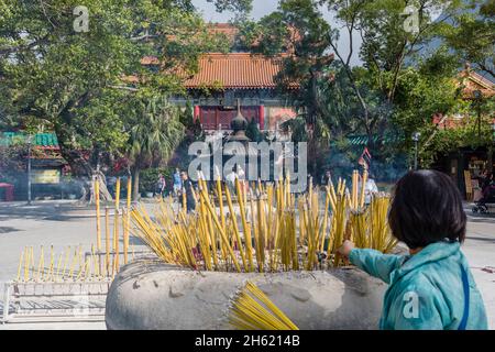 Räucherstäbchen und Gebet, Kloster Po lin, Tempel Po lin, lantau Stockfoto