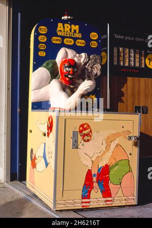 Arm Wrestling Match, Ocean City, Maryland; ca. 1985. Stockfoto