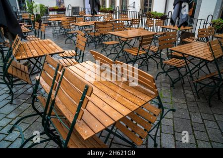 Geschlossene Verpflegung mit Hochstühlen in der Altstadt von kempten, bayern Stockfoto