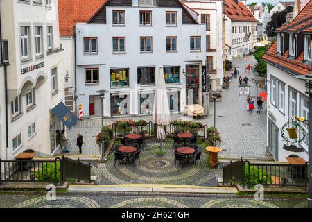 Fußgängerzone mit Geschäften in der Altstadt von kempten, bayern Stockfoto