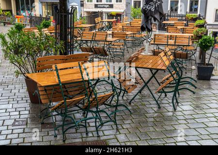 Geschlossene Verpflegung mit Hochstühlen in der Altstadt von kempten, bayern Stockfoto