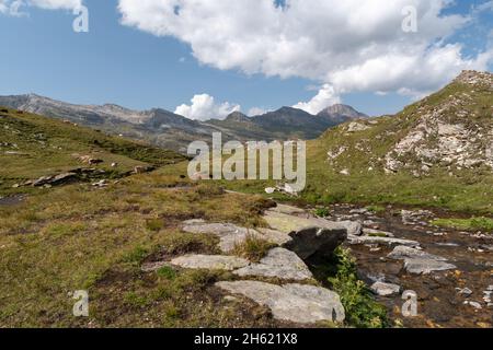 Vals, Schweiz, 21. August 2021 Blick über ein Tal in den alpen Stockfoto