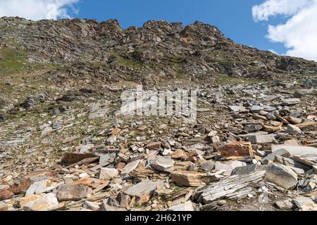 Vals, Schweiz, 21. August 2021 viele Steine liegen in den alpen Stockfoto