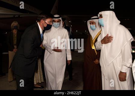 Berichtet: Verteidigungsminister Dr. Mark T. Esper kommt am 27. Oktober 2020 in Manama, Bahrain, an. Stockfoto