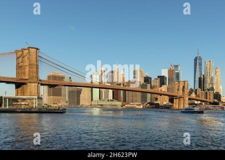 Manhattan Bridge und Lower manhattan mit one world Trade Center, New york City, New york, usa Stockfoto